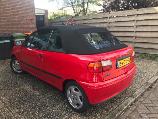 Fiat Punto cabriolet. Stoffen cabriolet dak met pvc ruit incl. montage aan huis vanaf  920,-